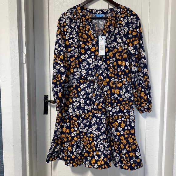 Draper James Dresses & Skirts - Draper James NWT Lucinda popover dress in Nassau navy multi size small